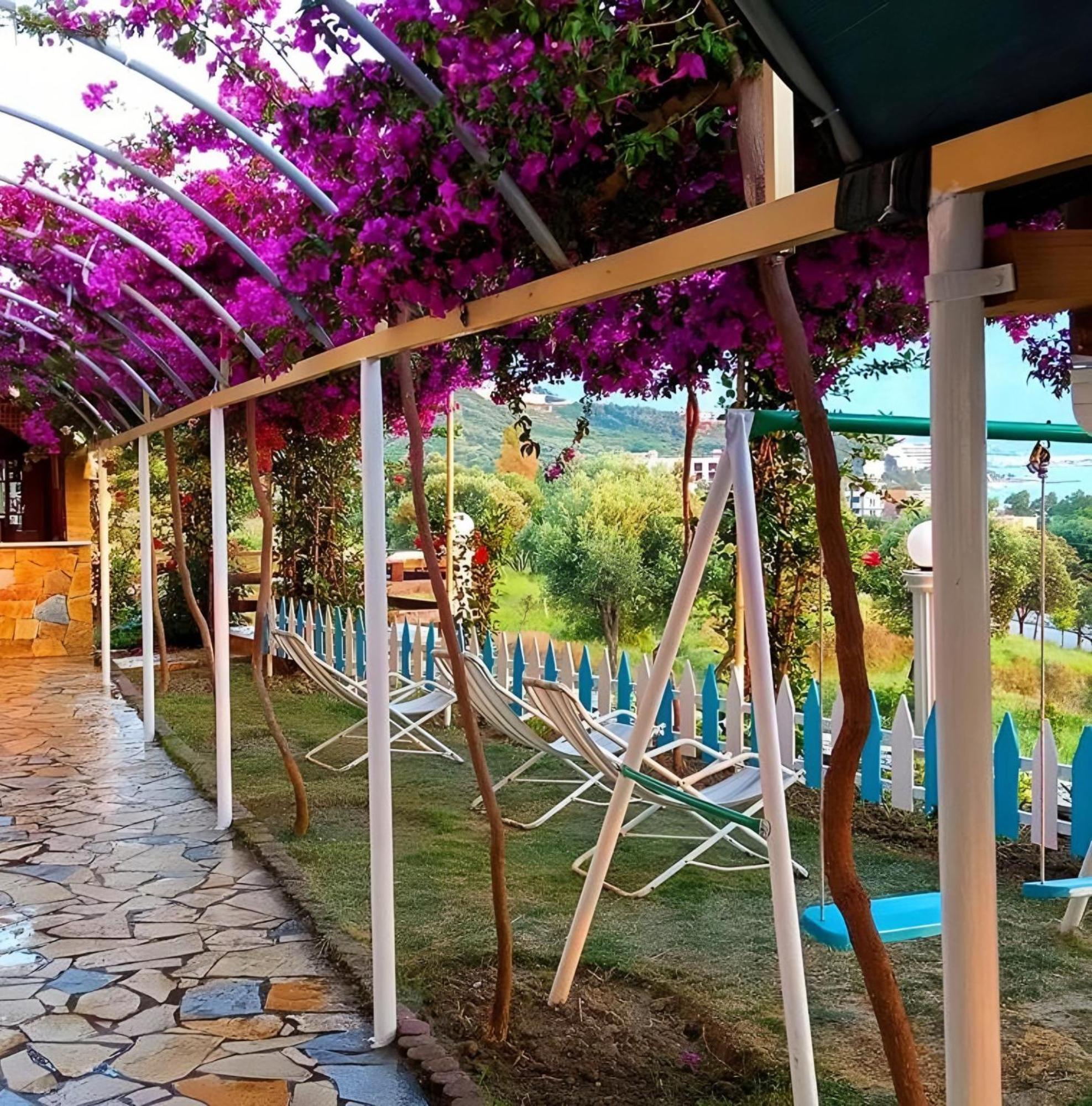 Hotel Sirena Radhimë Exterior foto